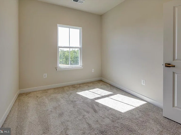 9390 Tanfield Dr — Photo 33