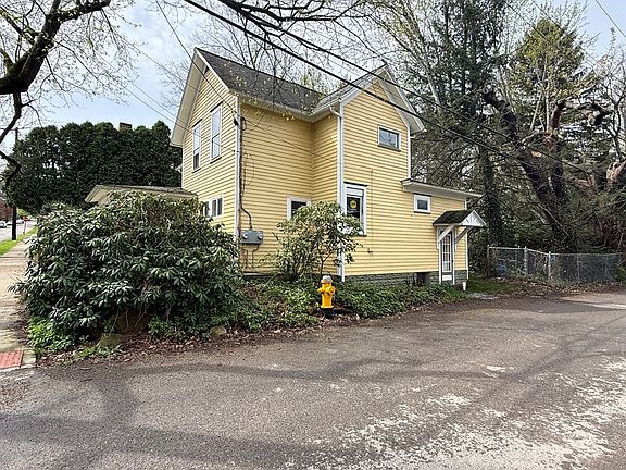 3rd image of 8 Lincoln St
