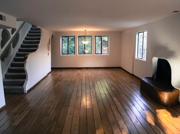 10446 Hebron Ln, Los Angeles, CA 90077