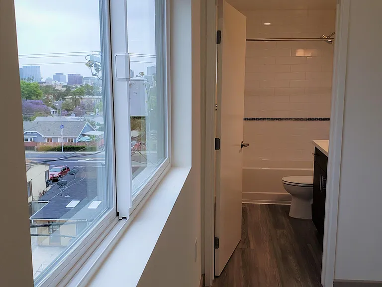 318 N Wilton Pl #5 — Photo 15