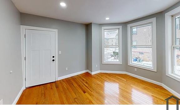 3rd image of 16 Gaston St APT 2R