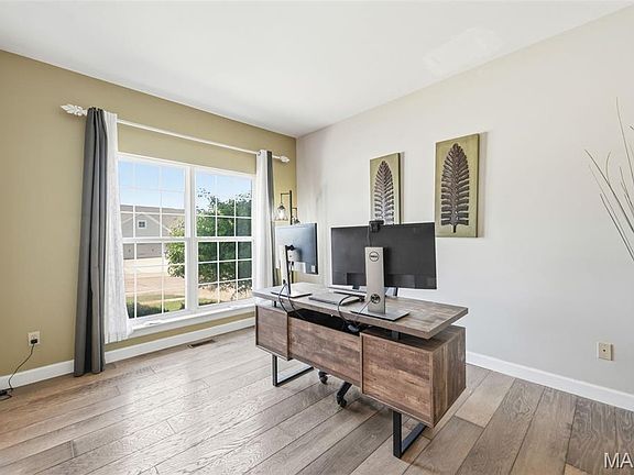 5th image of 4006 Riverdell Dr