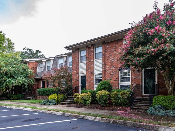 4th image of 6521 Deane Hill Dr APT 6