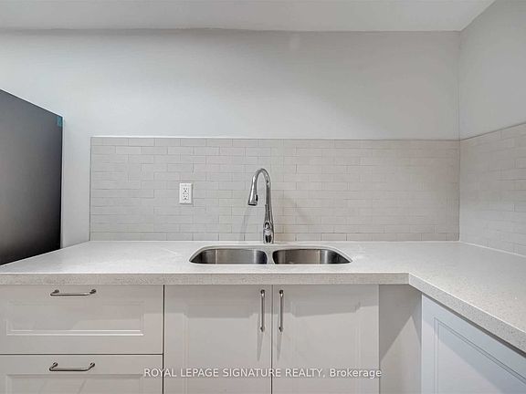 5th image of 604A Queen St W