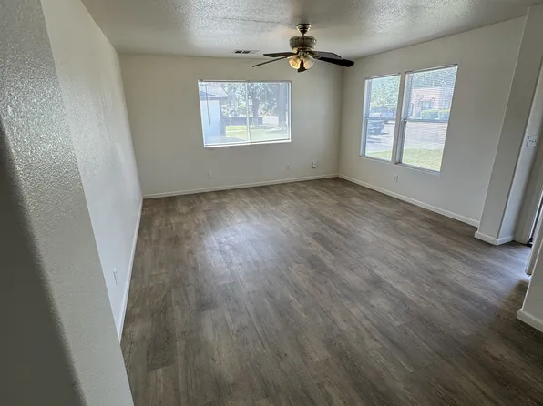 1748 S Garden St, Visalia, CA 93277