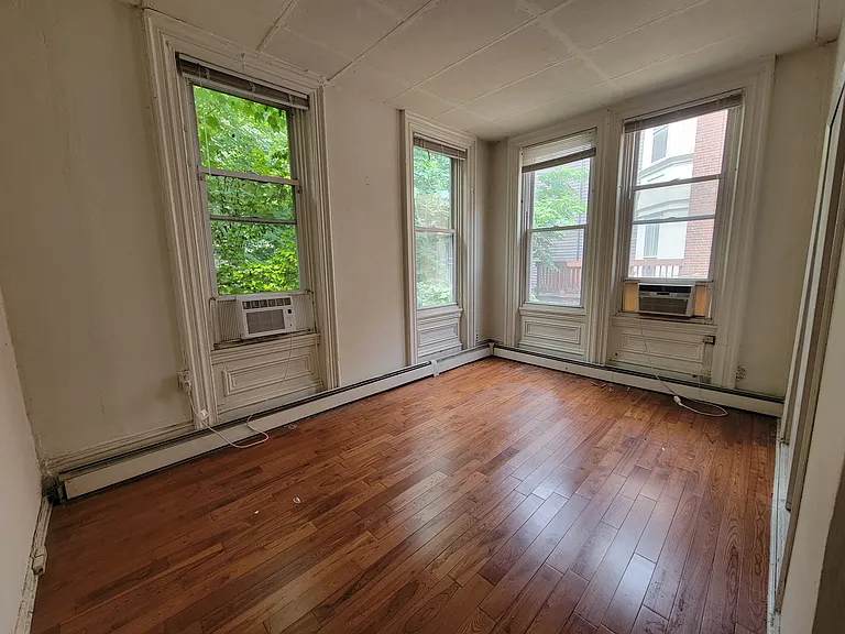 2022 Spring Garden St #2R — Photo 8