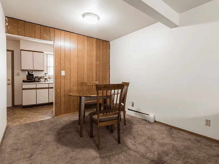 814 W Hillcrest Dr #B — Photo 4