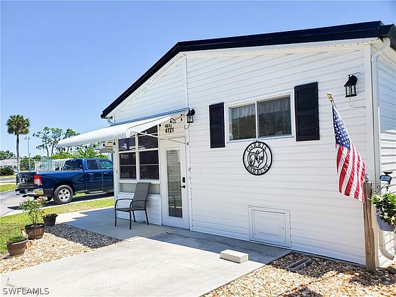 3rd image of 4721 Bayberry Way W