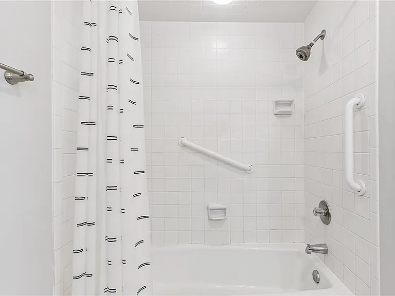 1 Marina Dr — Photo 7
