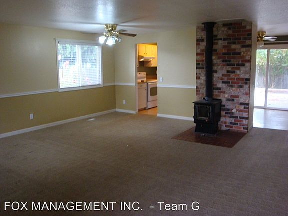 3rd image of 845 NE Josephine St