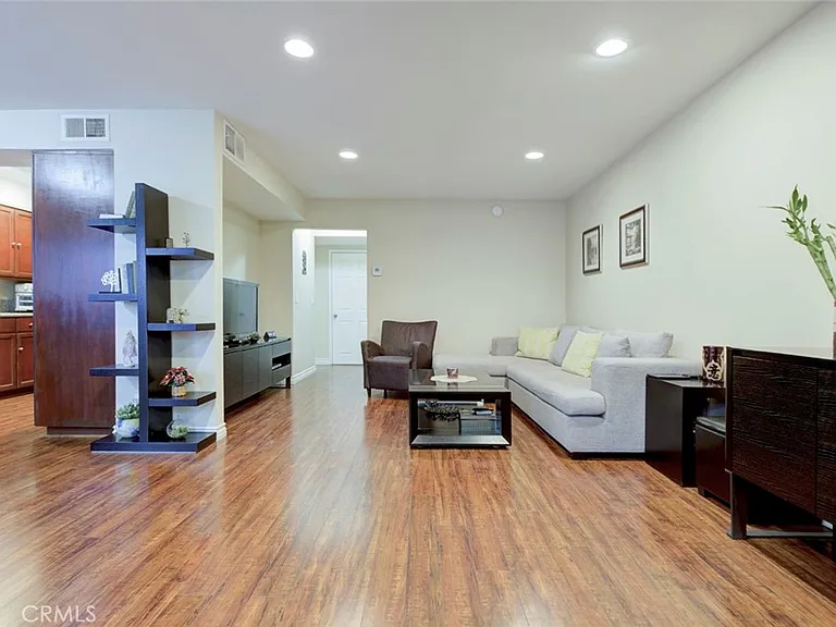 7631 Vineland Ave #2 — Photo 6