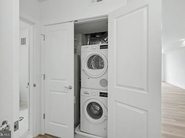 701 N Henry St #401 — Photo 39