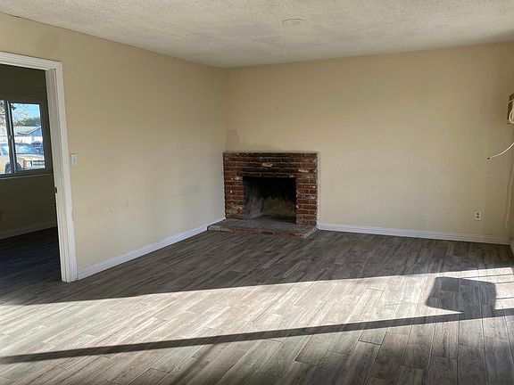 3rd image of 10264 Rose Ave #10264