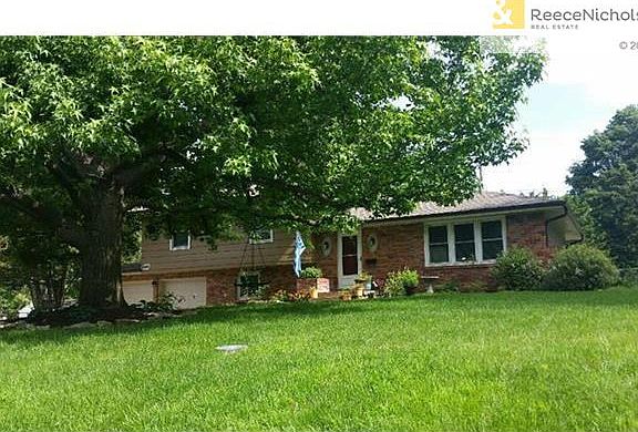 Large lot, with long setback from the street & lush landscape