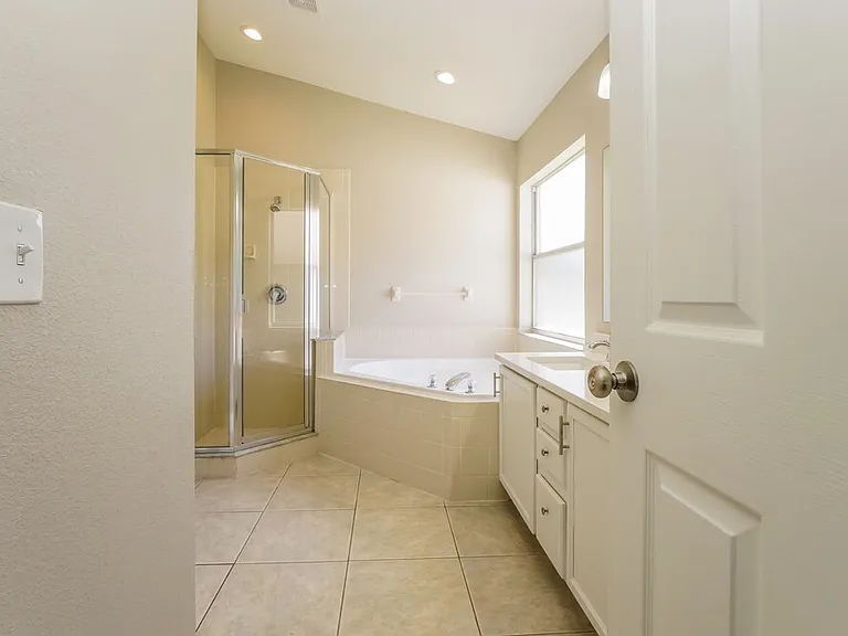 936 Haverford Dr — Photo 8