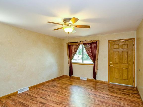 3rd image of 5325 Harbet Ave NW