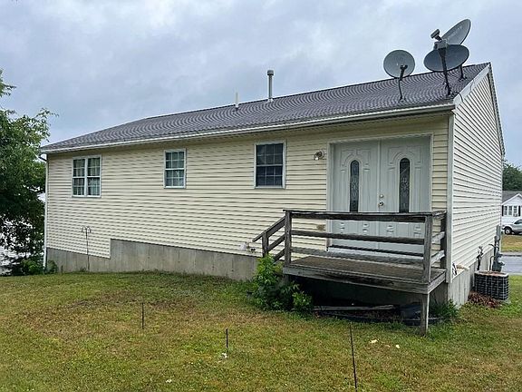 2nd image of 454 Daniels St
