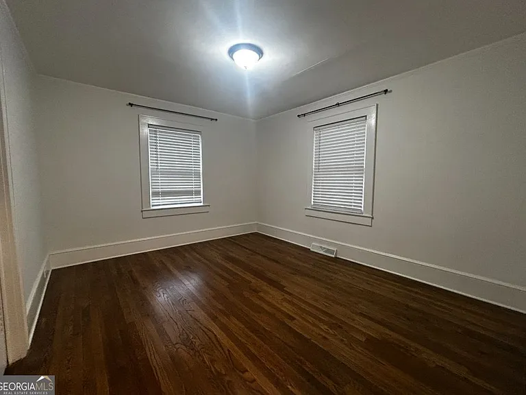 300 N College St — Photo 9