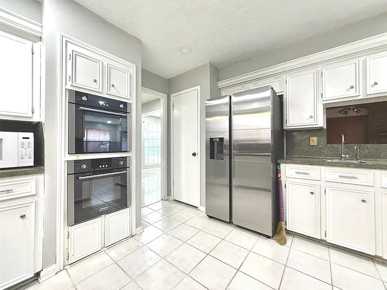 9002 Sabastian Dr — Photo 9