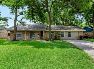 204 Wayne Dr, Clute, TX 77531