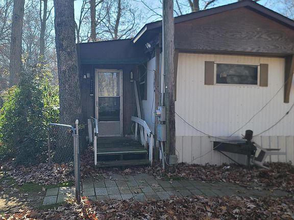 2nd image of 2384 Deannie St