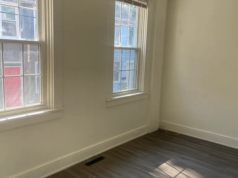 124 S Arch St — Photo 4