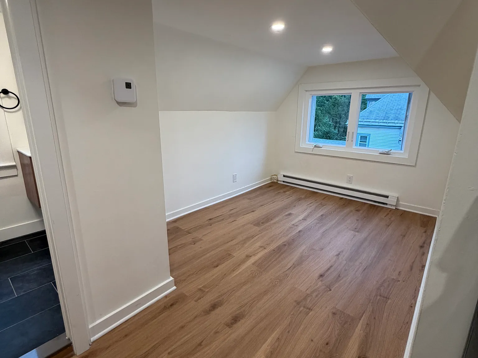 2 bed, 650 sqft, $2,100 — Photo 4