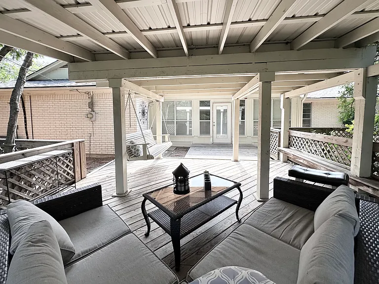 401 Lake Louise Ct — Photo 43