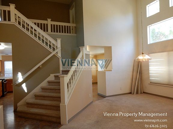 3rd image of 403 Verbena Ct
