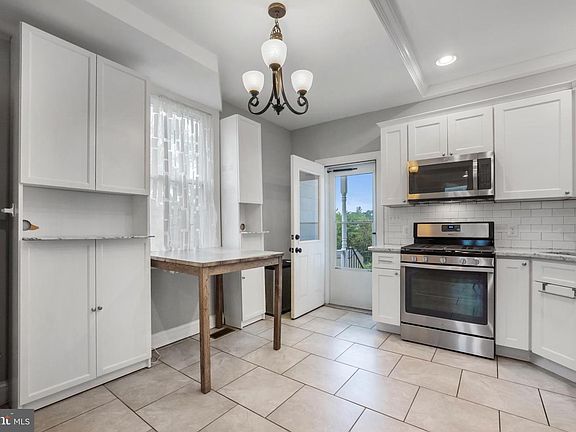 5th image of 4413 Glenmore Ave