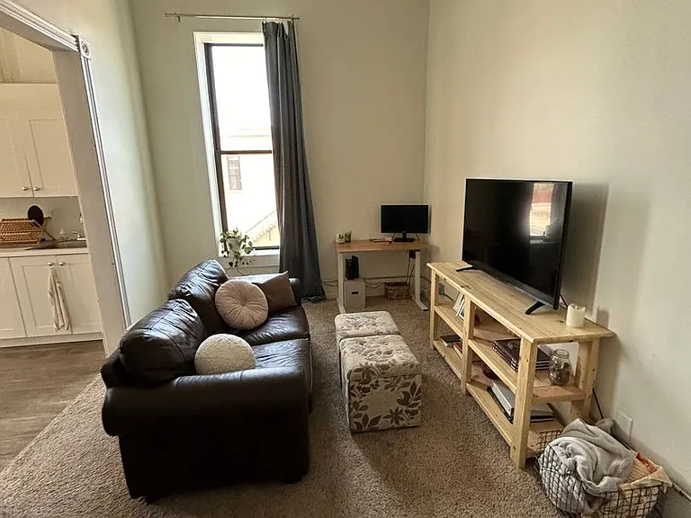 329 N Riverfront Dr — Photo 2
