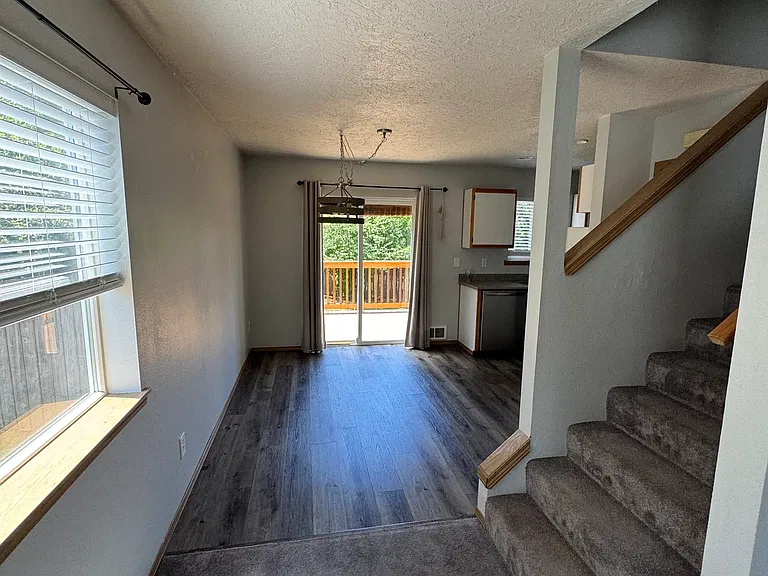 231 SE Elliott Ave #1 — Photo 13
