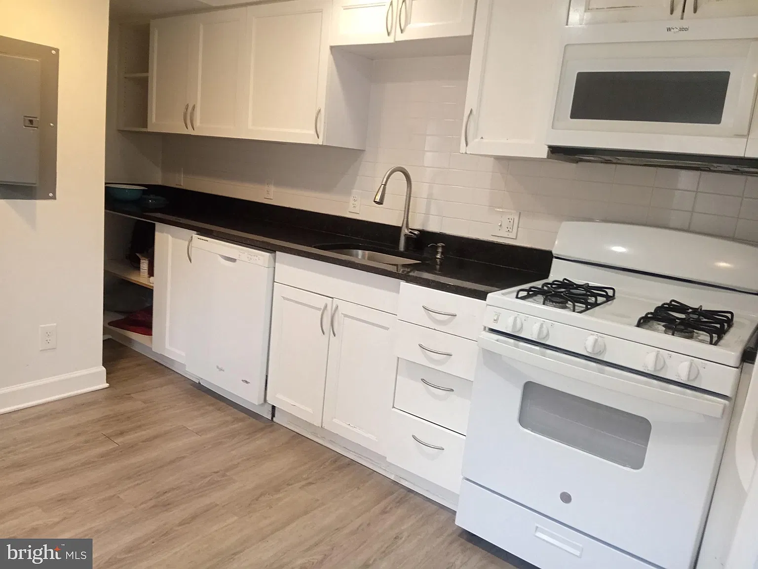 2 bed, 2.0 bath, 830 sqft, $1,600 — Photo 2