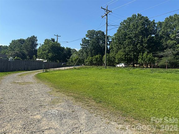 5th image of 8432 Idlewild Rd