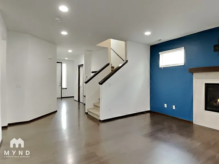 2753 S 124th Ln — Photo 2