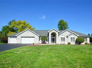 11 Thomas Maria Cir, Webster, NY 14580
