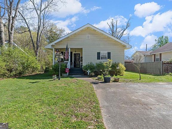 3rd image of 45 Shannon Rd NE