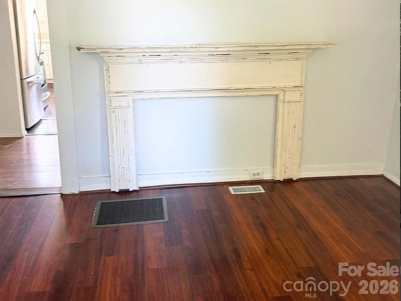 4th image of 329 W Main St