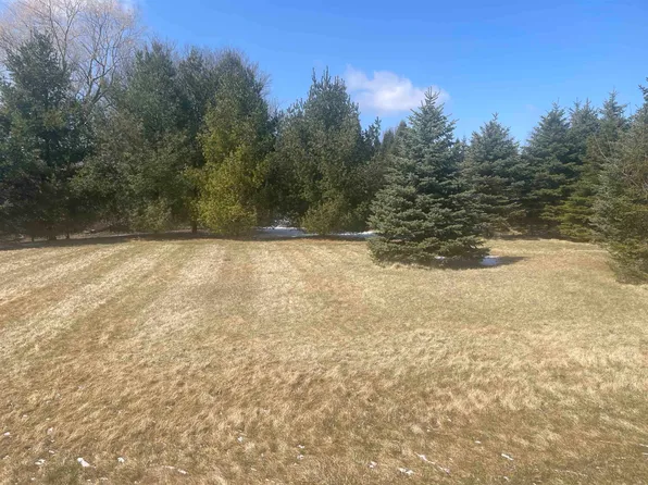 L5 Southwoods Ct, Ripon, WI 54971