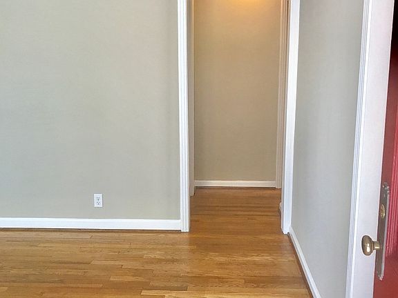 4th image of 610 N Baker St #743