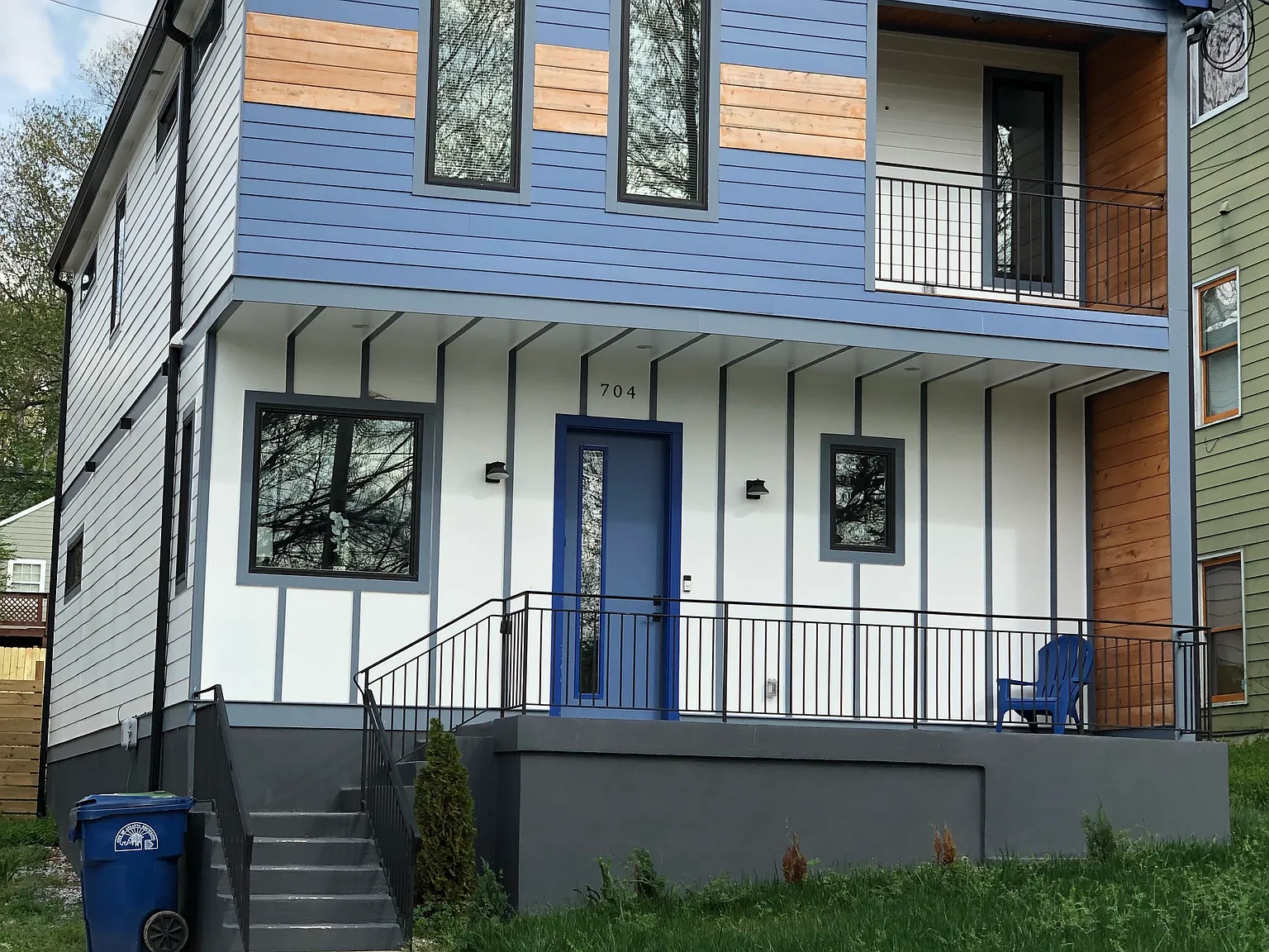 704 Connally St SE — Photo 1