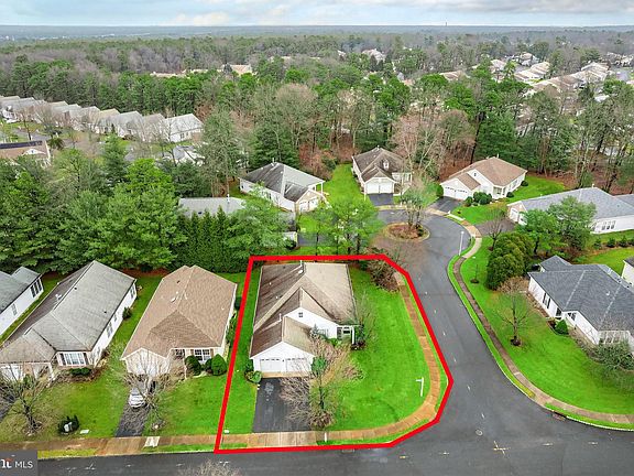 3rd image of 27 Summerwinds Dr
