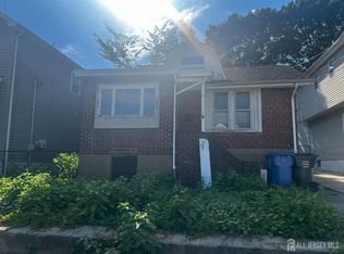 13 Ling St, Fords, NJ 08863