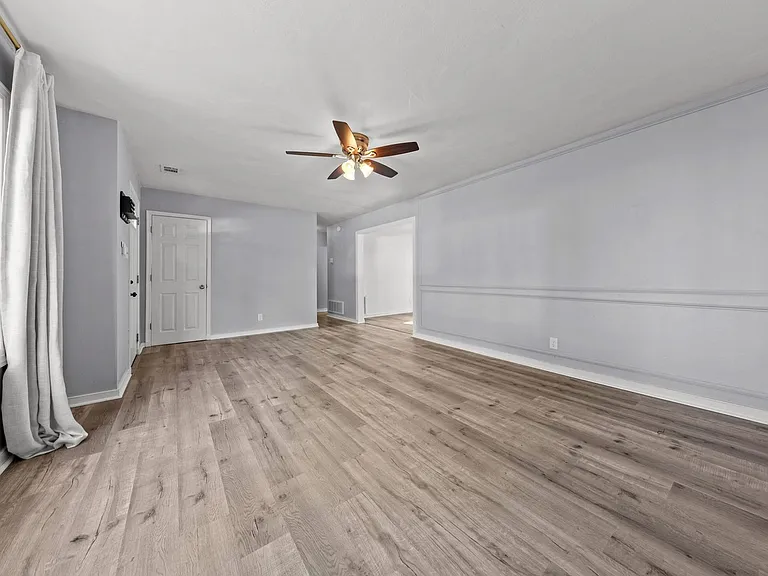 413 Catalina Ave — Photo 3
