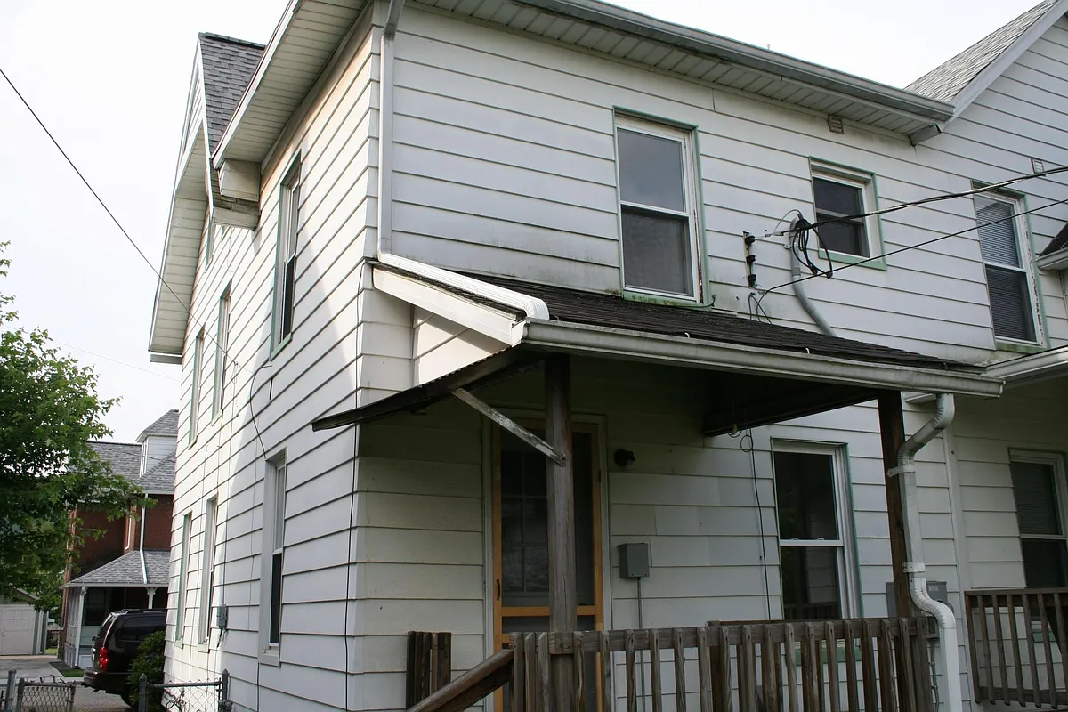 Outside back - 2224 Lincoln St