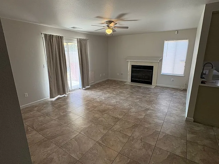 1148 Gladys Way — Photo 2