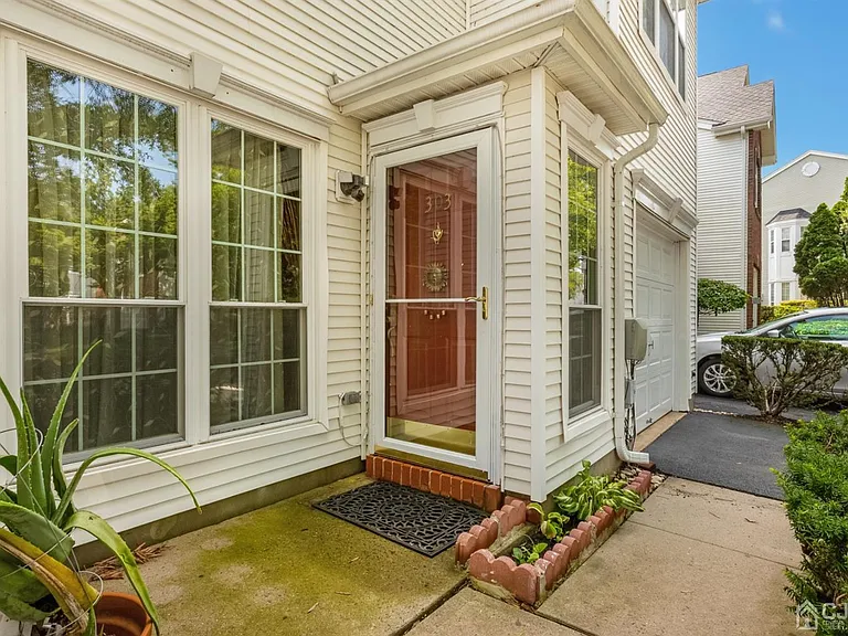 303 Pheasant Run — Photo 14