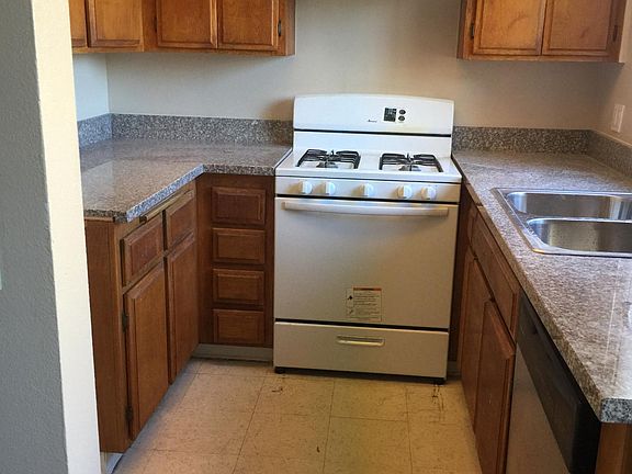 Kitchen with Granite Countertop n Stove.
