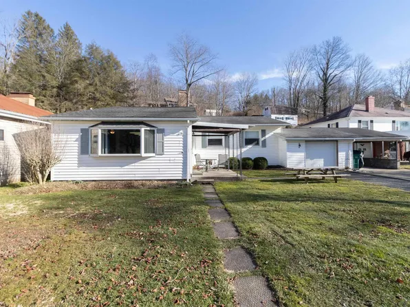 1212 Maple Lake Rd, Bridgeport, WV 26330