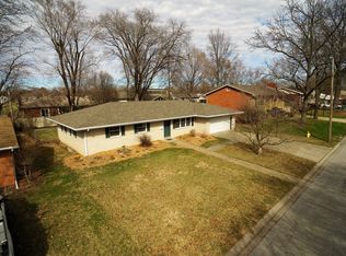 414 Fontainebleau Dr, O'Fallon, IL 62269